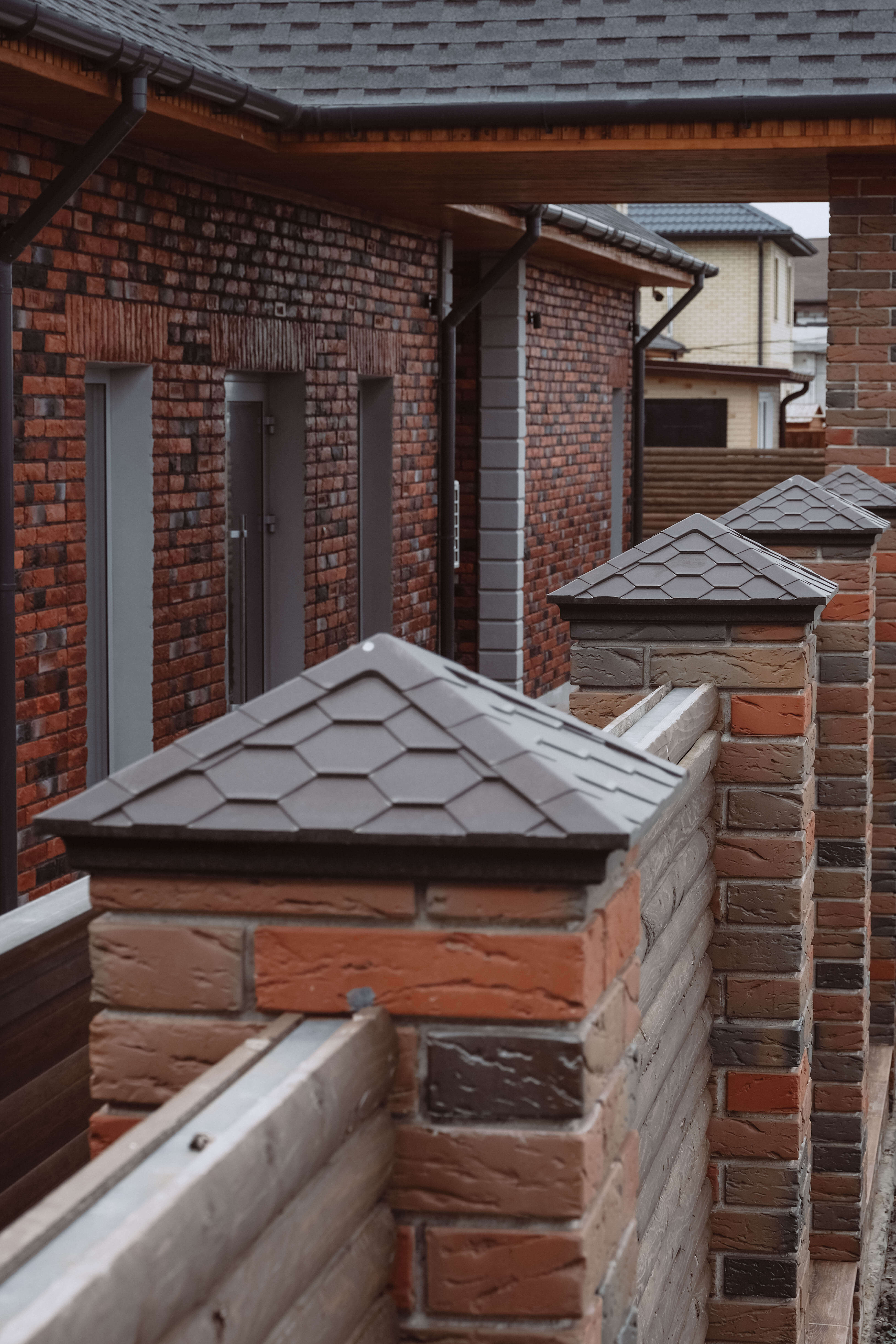 Колпак Zking Эверест Коричневый на столб 1.5х1.5 кирпича (390х390мм) в Гурьевске фото